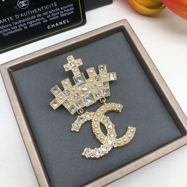 Luxury CC Crown Brooch