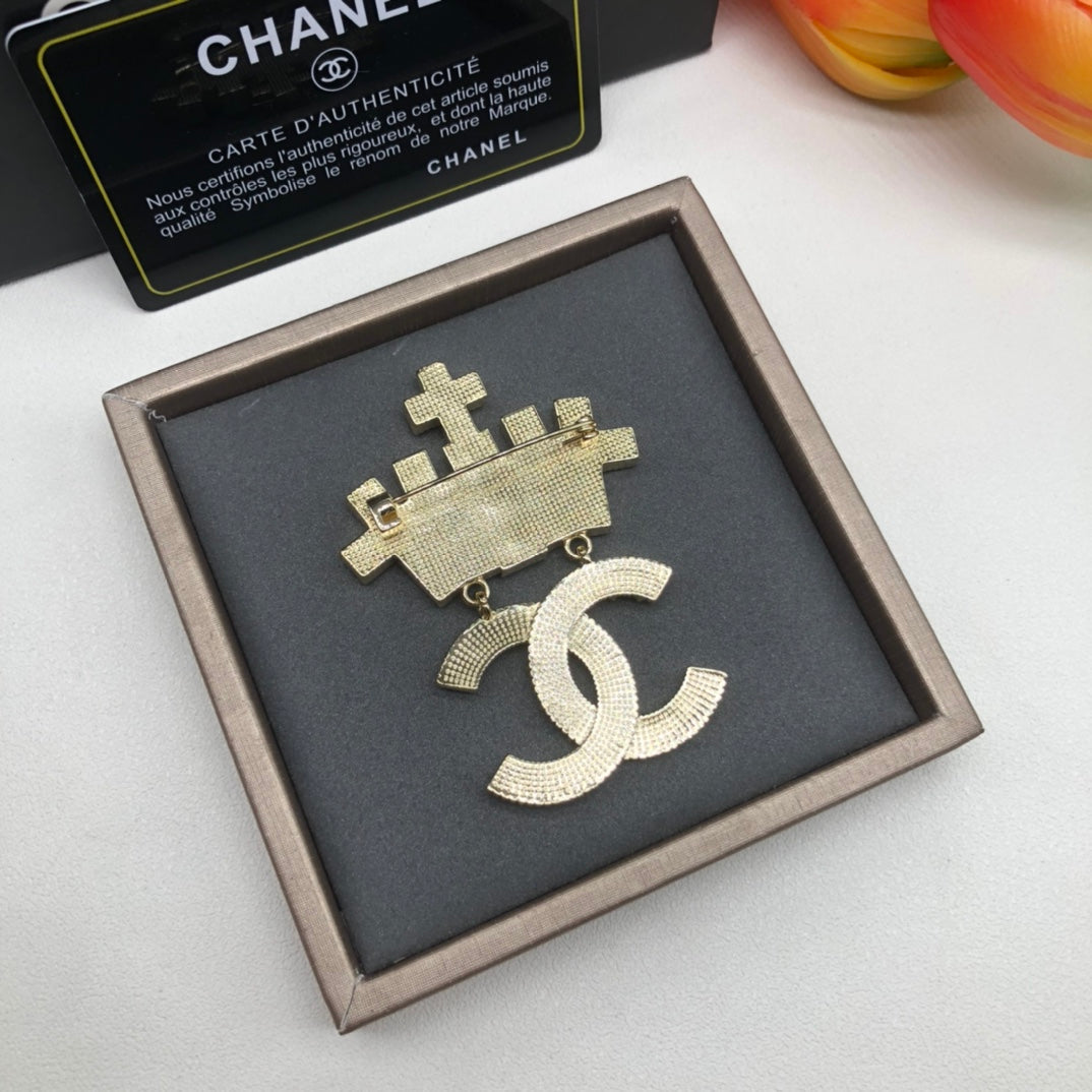 Luxury CC Crown Brooch