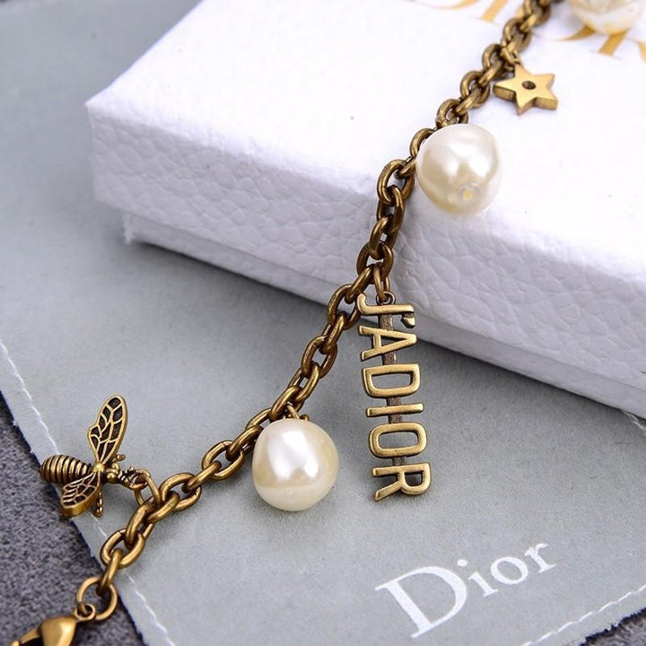 Vintage bee pearl pendant bracelet