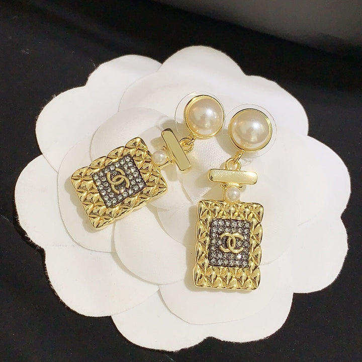 Fashion Rhinestone Pearl Double C Wine Bottle Pendant Earrings