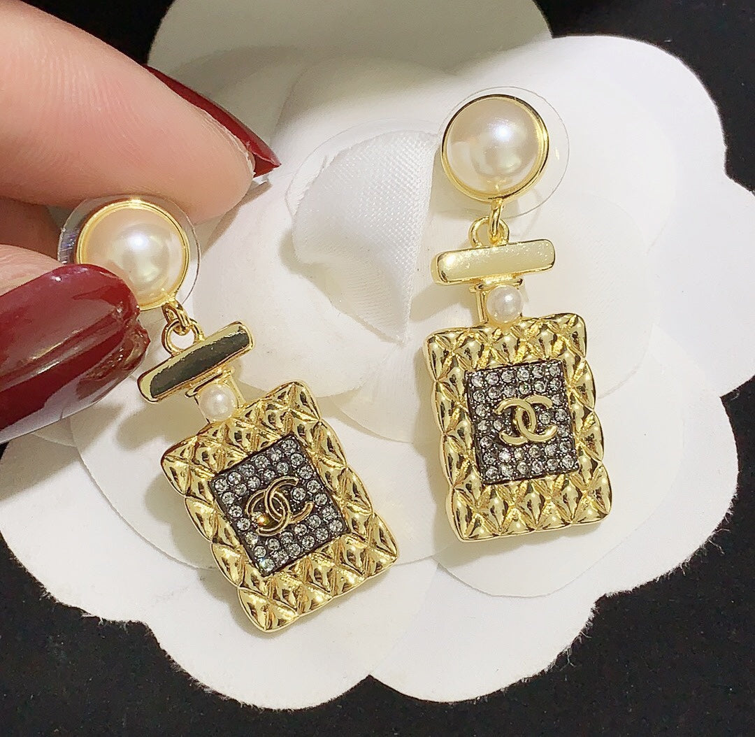 Fashion Rhinestone Pearl Double C Wine Bottle Pendant Earrings