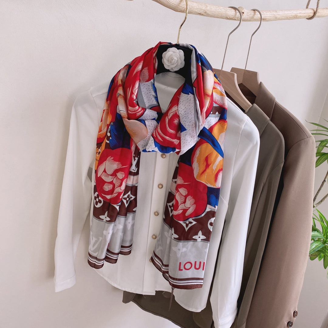 Fashion four-leaf clover and plum blossom printed silk scarf