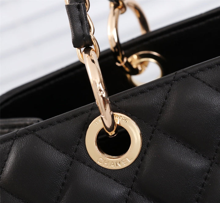 Gold Buckle Sheepskin Handbag in Black-M35899