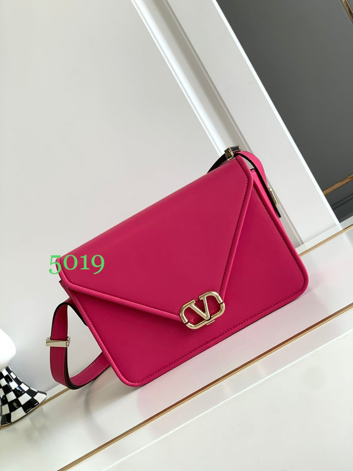 Pink V logo cowhide handbag M5019