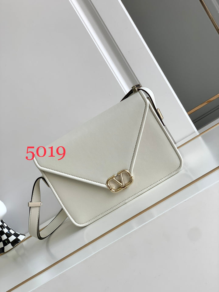 White V logo cowhide handbag M5019