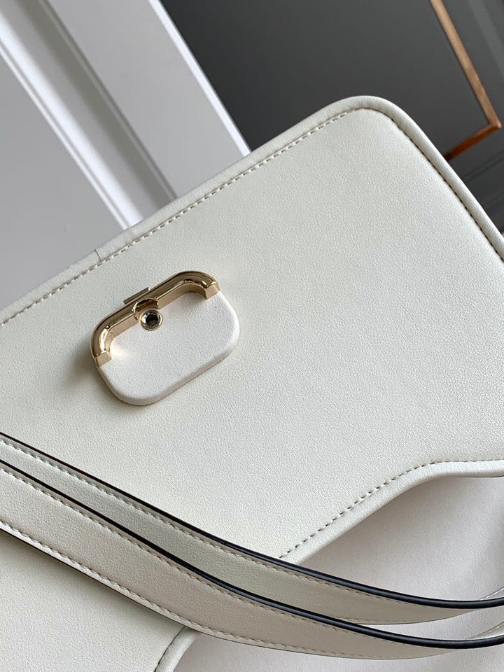 White V logo cowhide handbag M5019