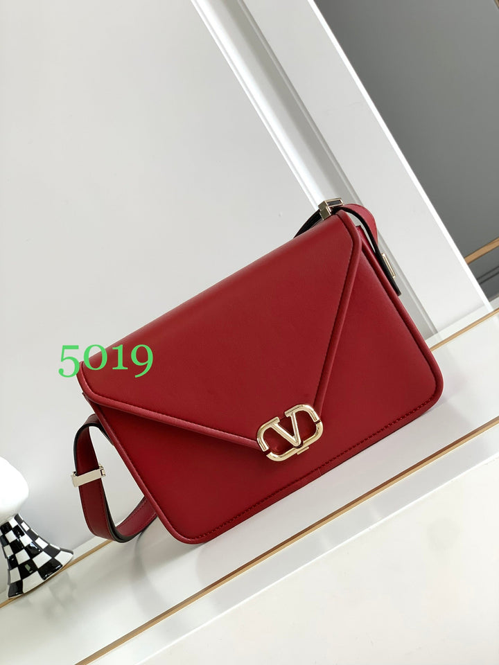 Red V logo cowhide handbag M5019