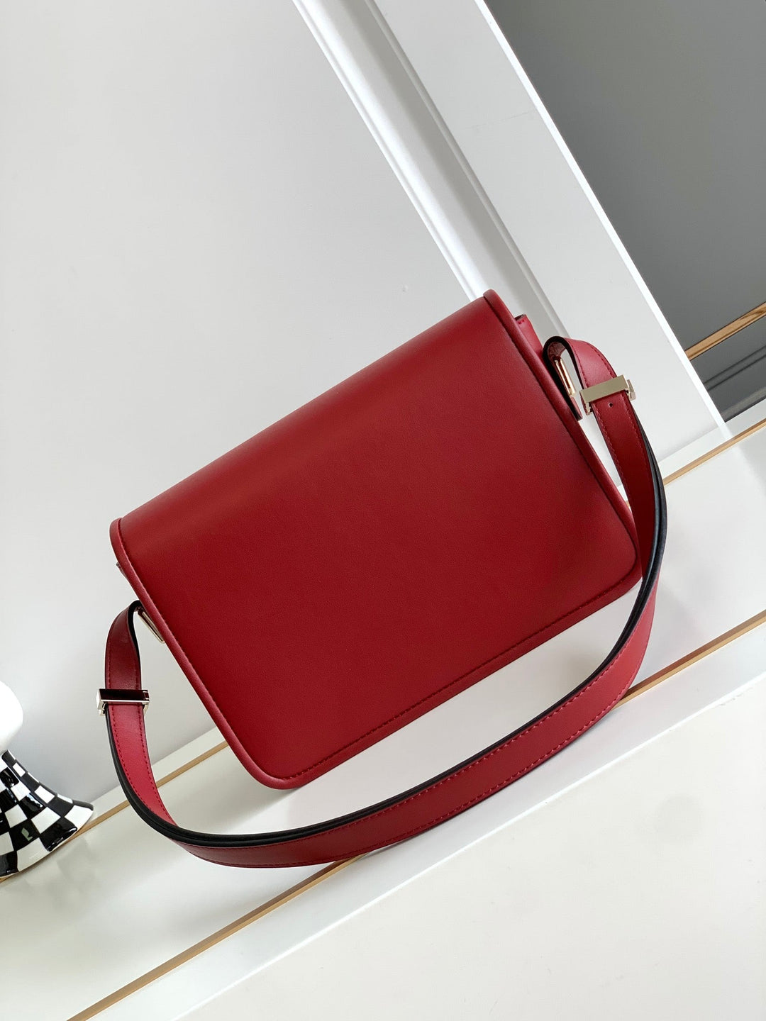 Red V logo cowhide handbag M5019