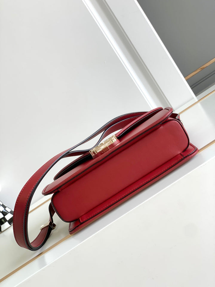 Red V logo cowhide handbag M5019