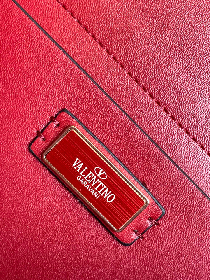 Red V logo cowhide handbag M5019