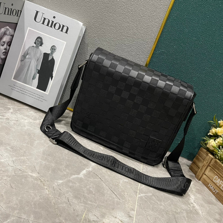 Black Square Messenger Bag-M46255