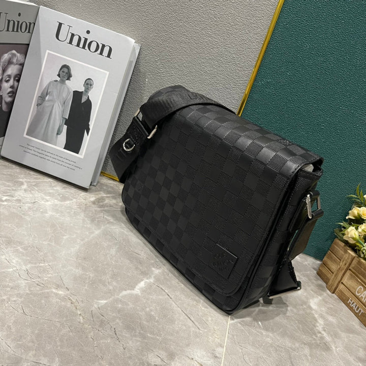 Black Square Messenger Bag-M46255