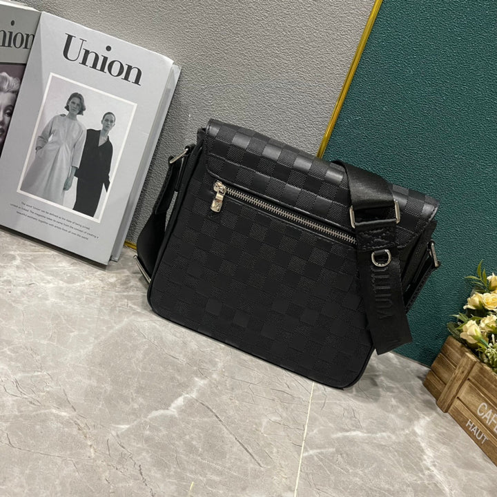 Black Square Messenger Bag-M46255