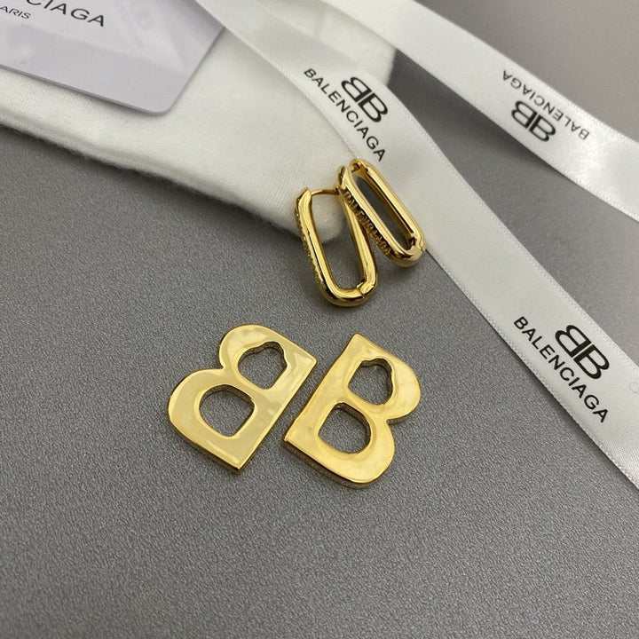 Simple B logo pendant earrings