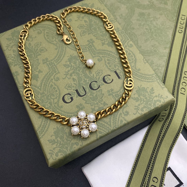 Classic Big Flower Pearl Necklace