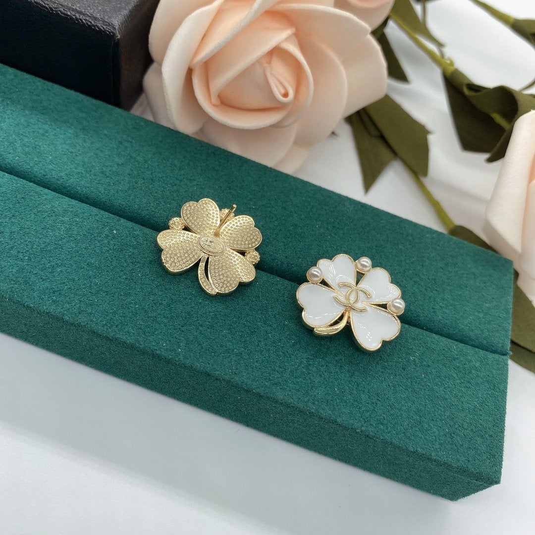 Fashion four-leaf clover design earrings