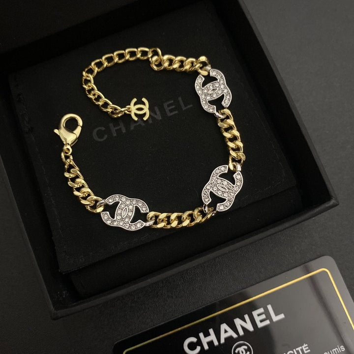 Classic And Exquisite Silver Double C Bracelet