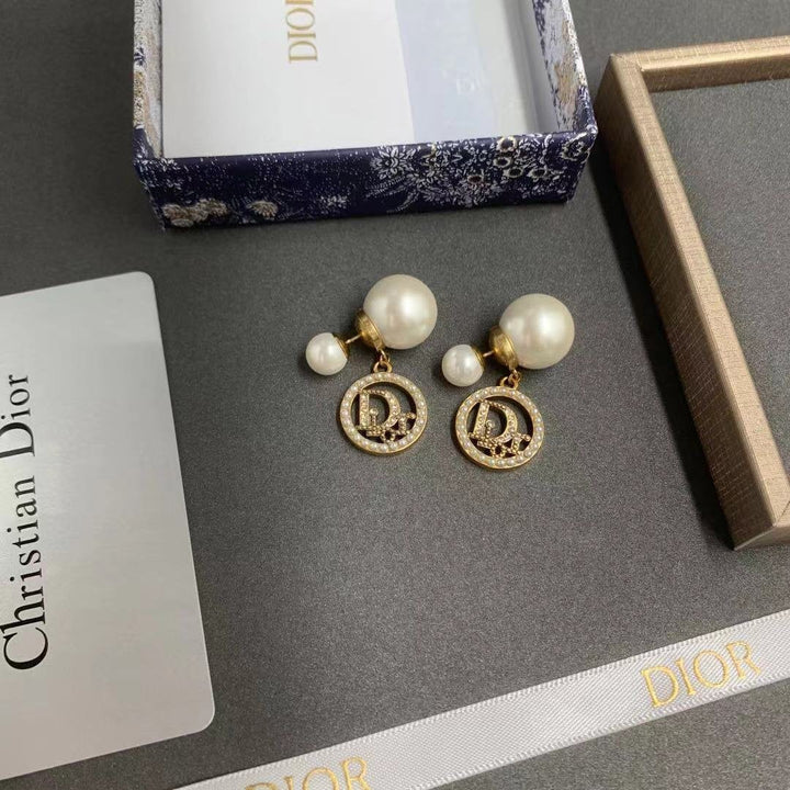 Vintage letter pearl earrings