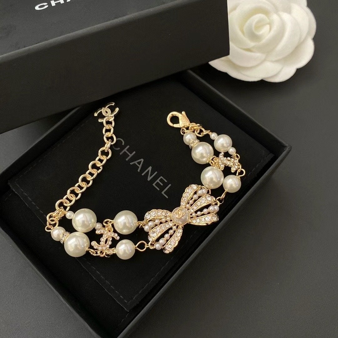 Luxury Pearl Rhinestone Bow Bracelet