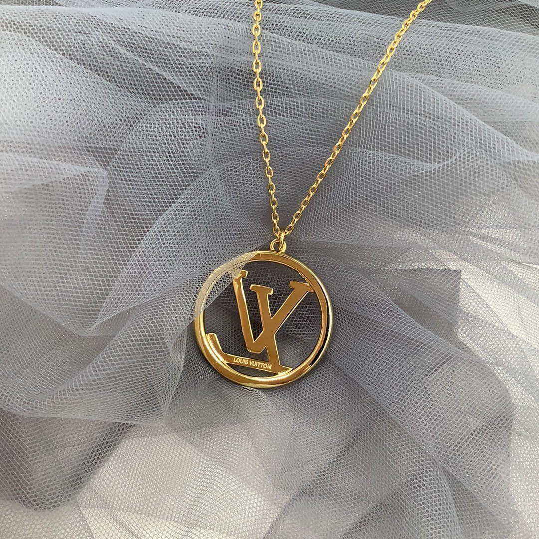 Luxury letter cutout necklace