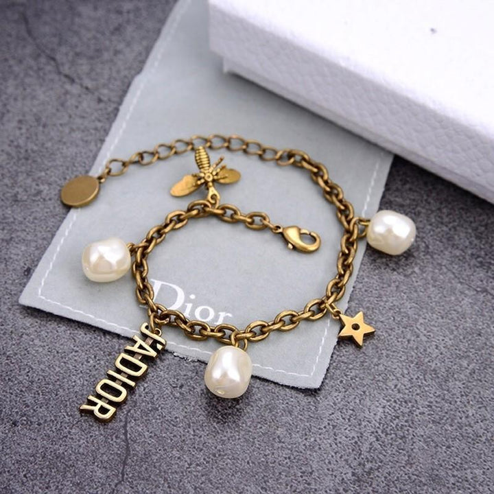 Vintage bee pearl pendant bracelet