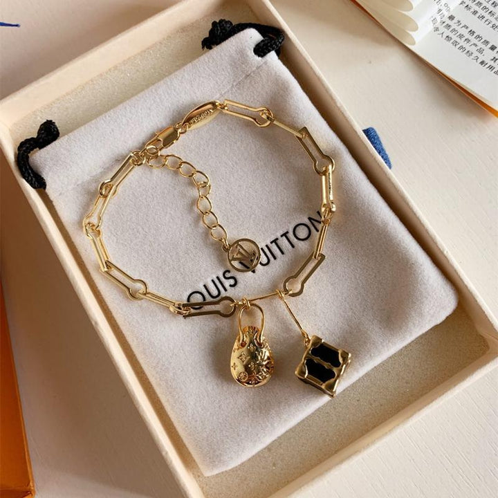 Fashion Engraved Pendant Bracelet