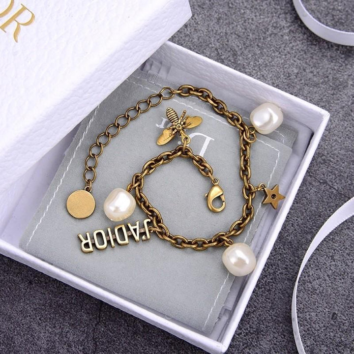 Vintage bee pearl pendant bracelet