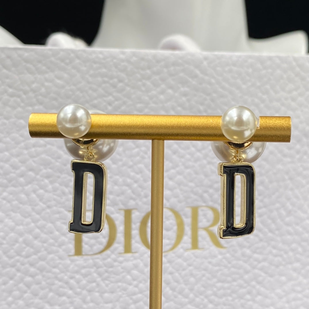 October New Trend - DD Earrings