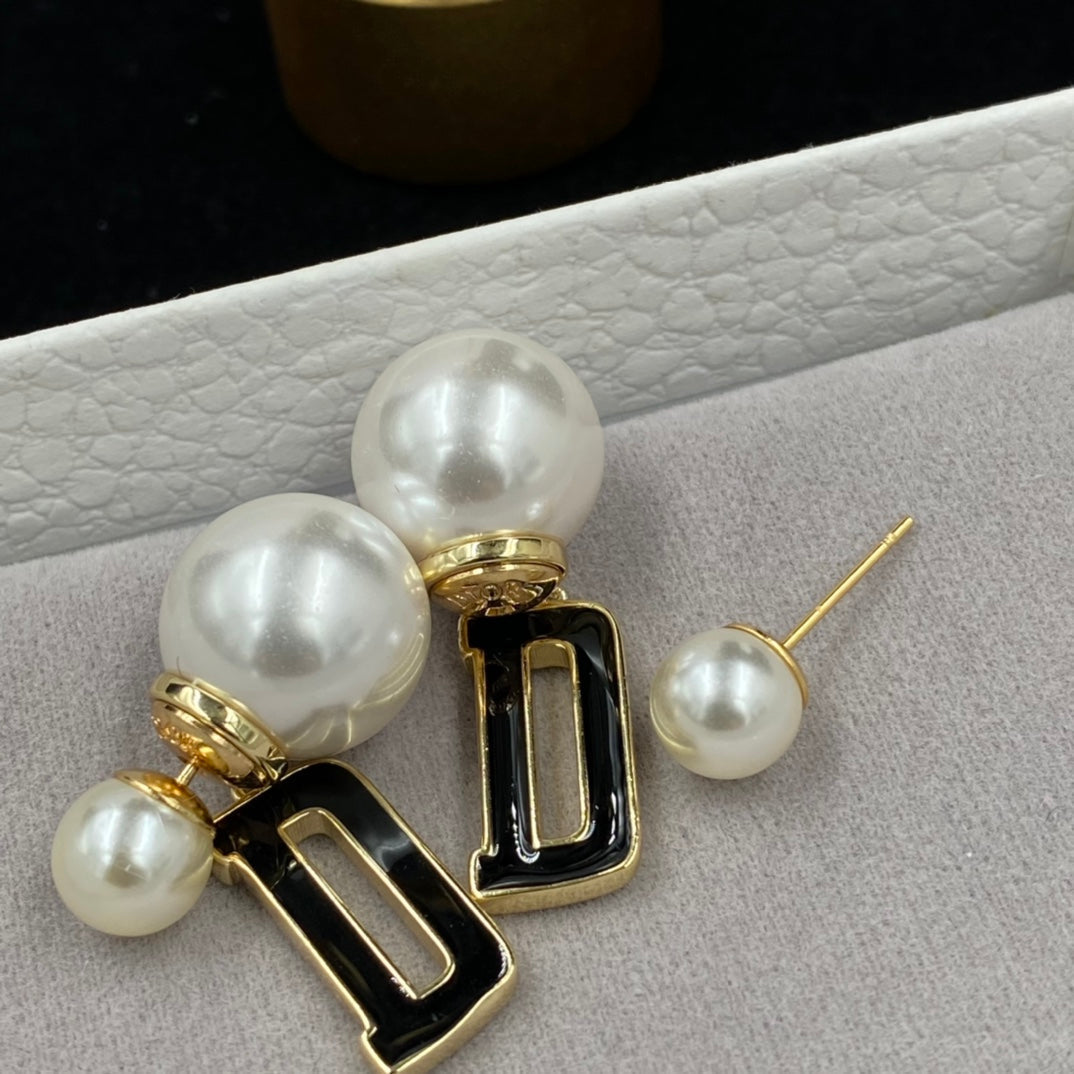 October New Trend - DD Earrings