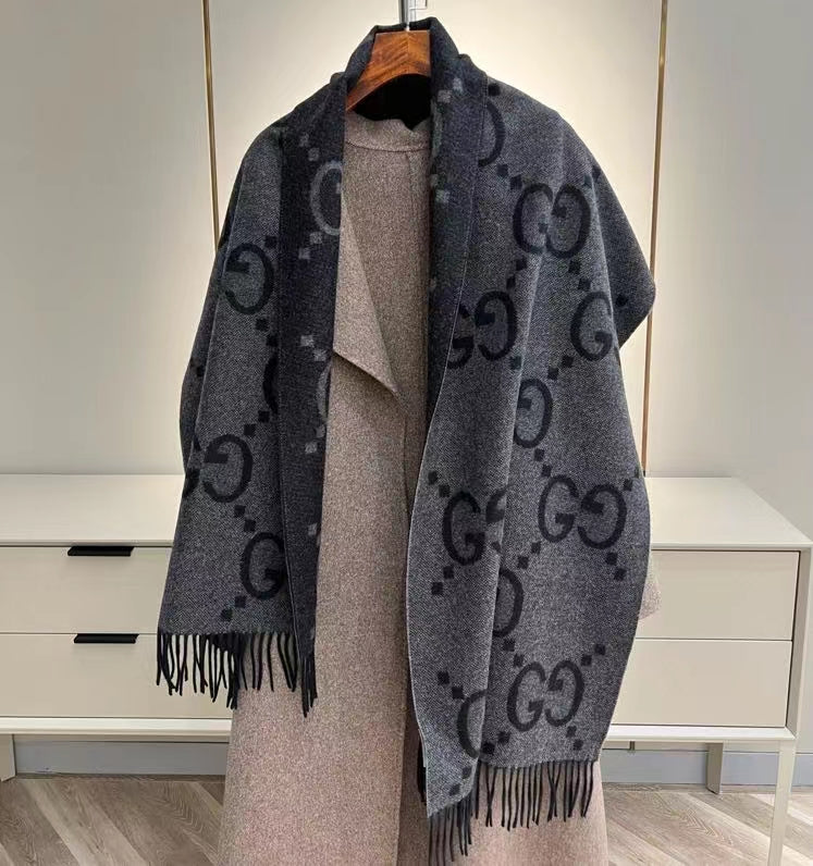 Autumn and winter scarves - Jacquard