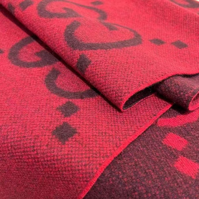 Autumn and winter scarves - Jacquard