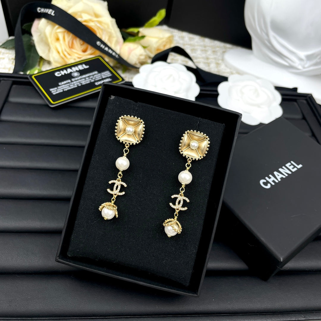 High-end gold pistil earrings