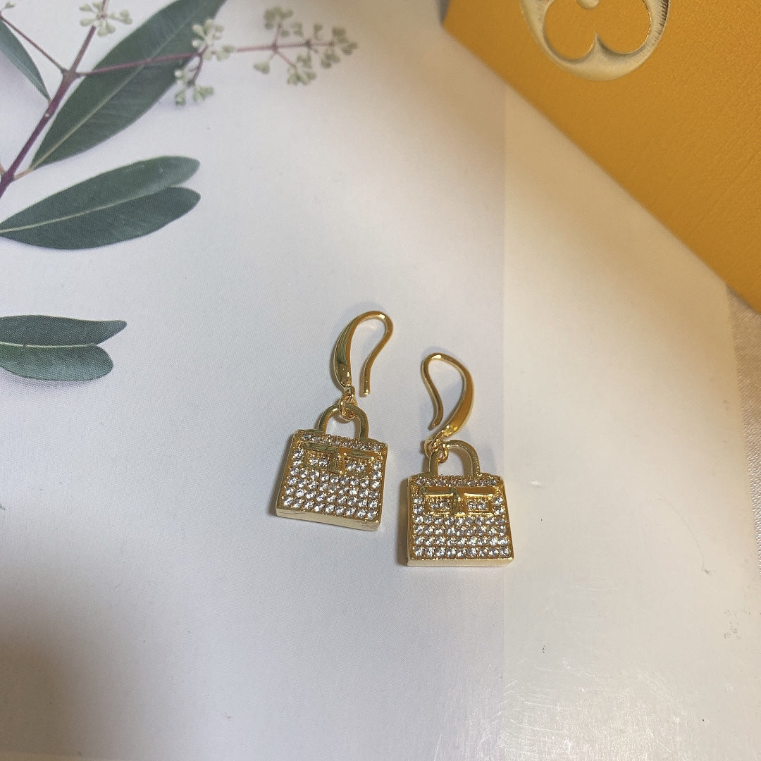 Gold bag-shaped earrings