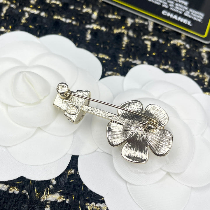 Flower pot diamond brooch