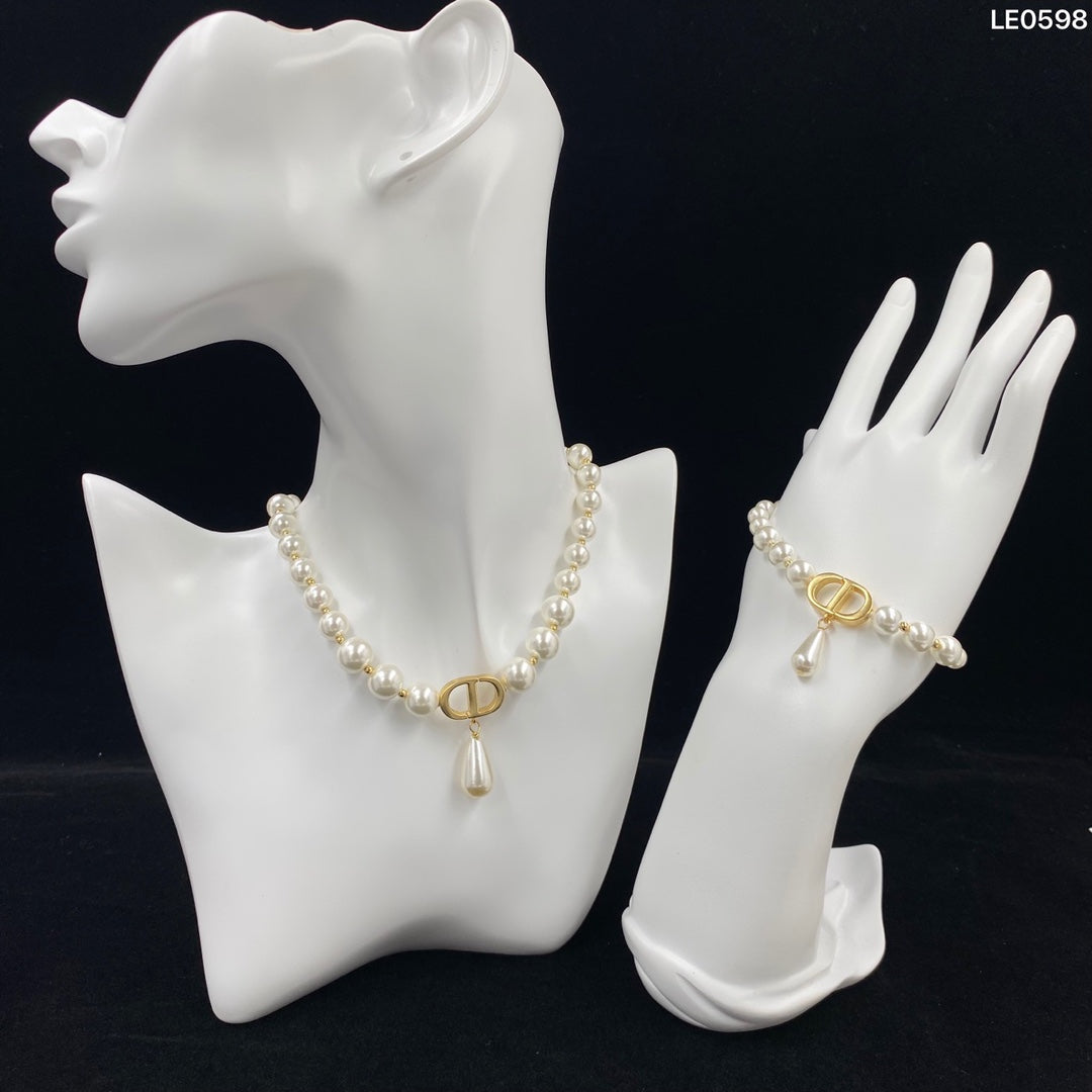 Luxury CD Pearl Necklace