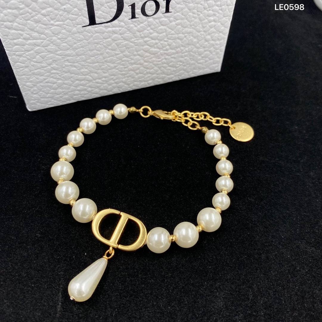 Luxury CD Pearl Necklace