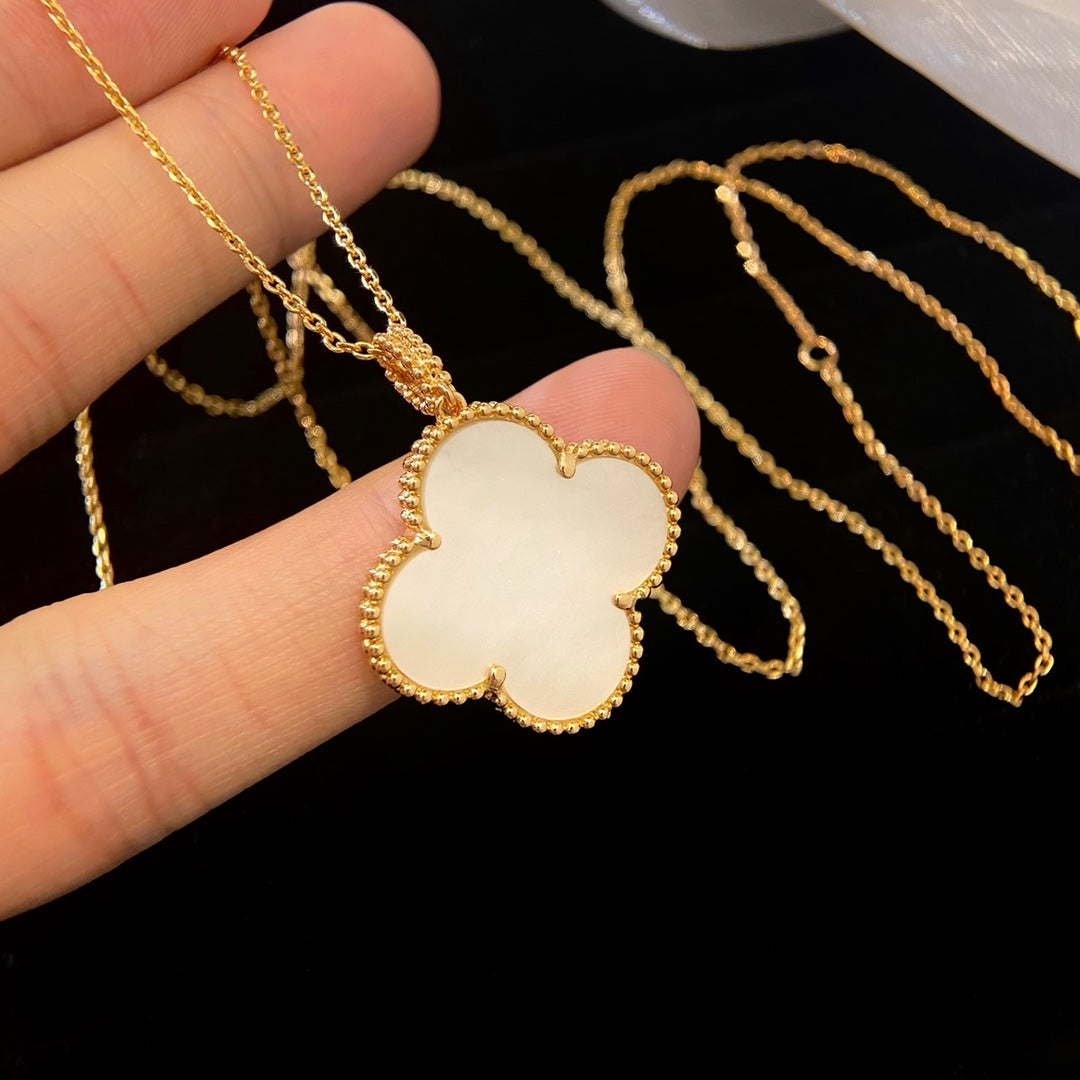 New chalcedony four-leaf clover necklace