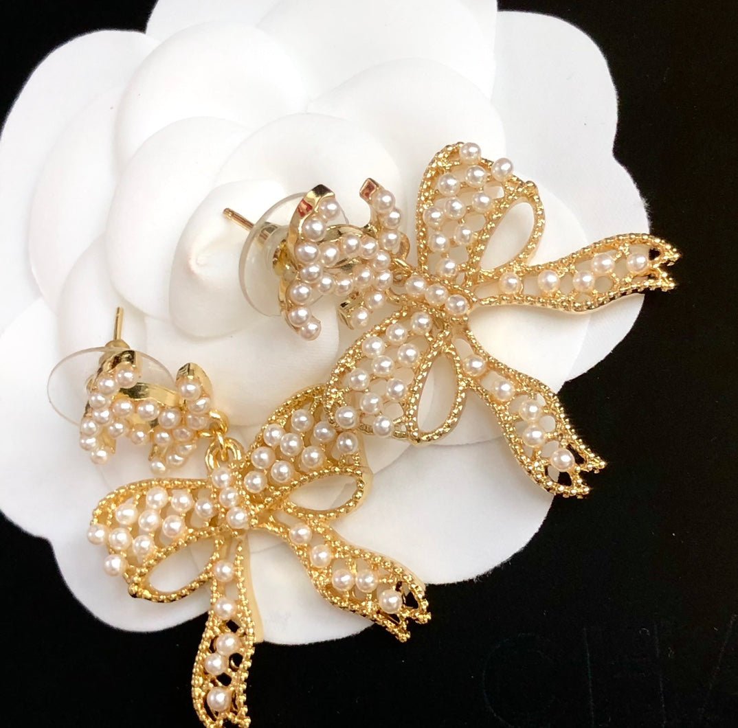 Luxury Ribbon Pearl Earrings