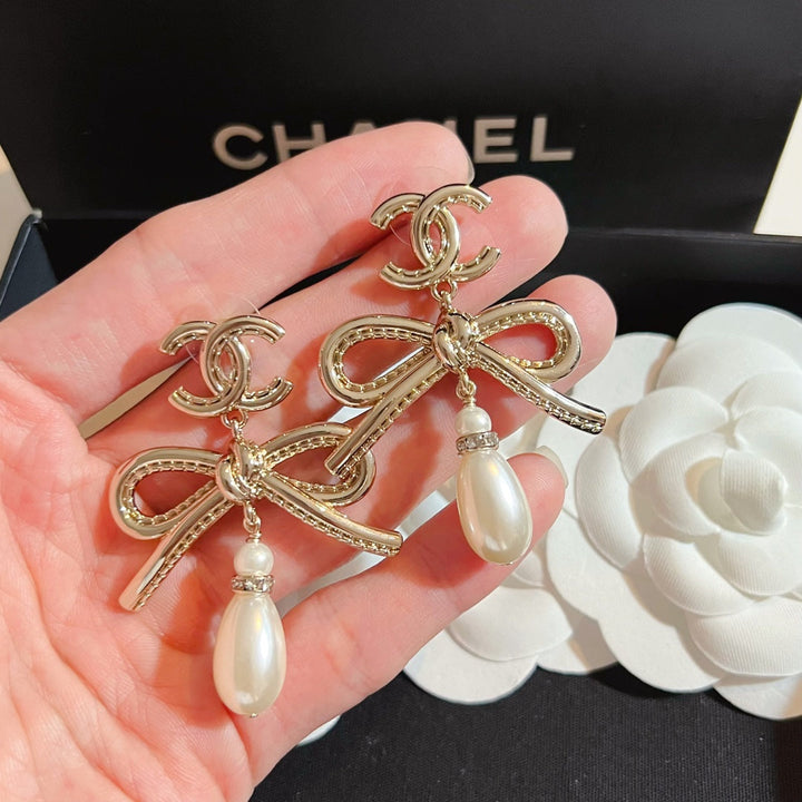 luxury CC bow pearl earrings