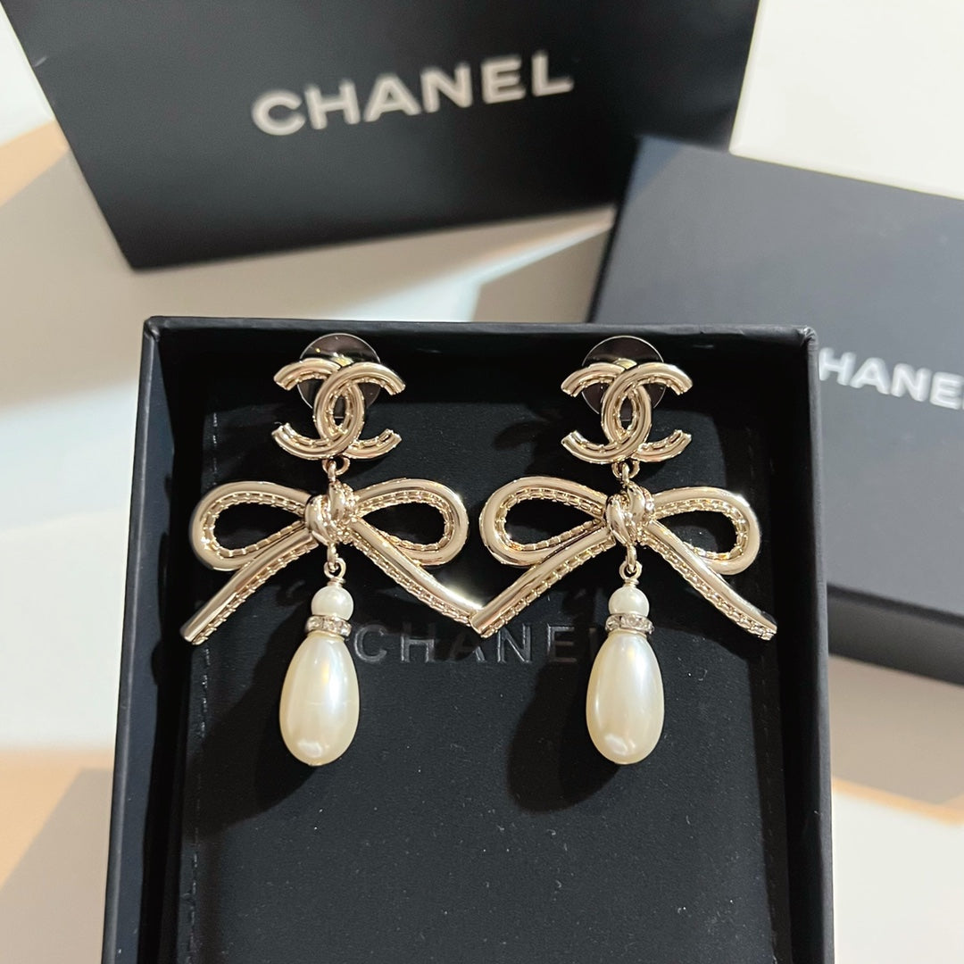 luxury CC bow pearl earrings