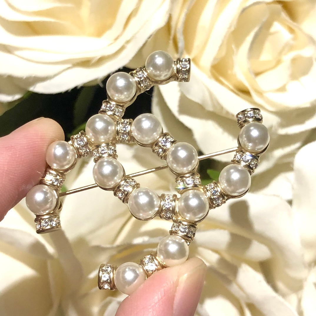 Luxury Pearl Openwork Brooch