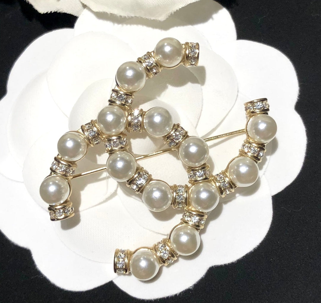 Luxury Pearl Openwork Brooch