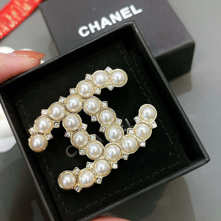 Luxury Full Pearl Openwork Brooch