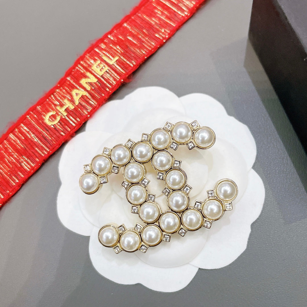 Luxury Full Pearl Openwork Brooch