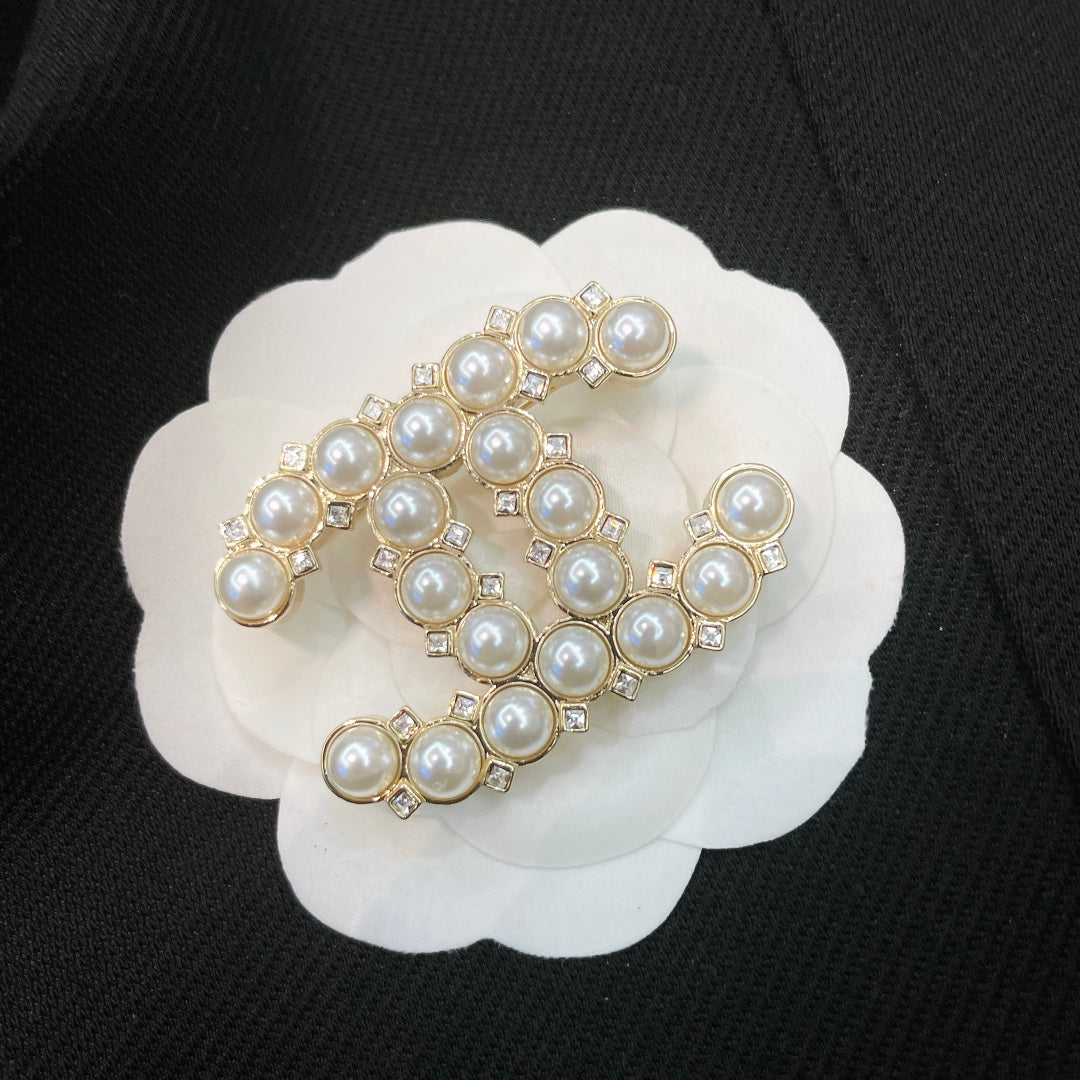 Luxury Full Pearl Openwork Brooch