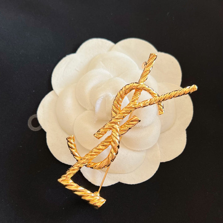 2023 Deluxe Twisted Brass Brooch