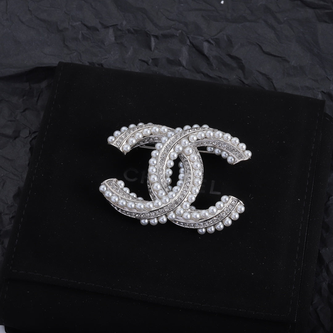 2023 Deluxe Simple Double C Brooch