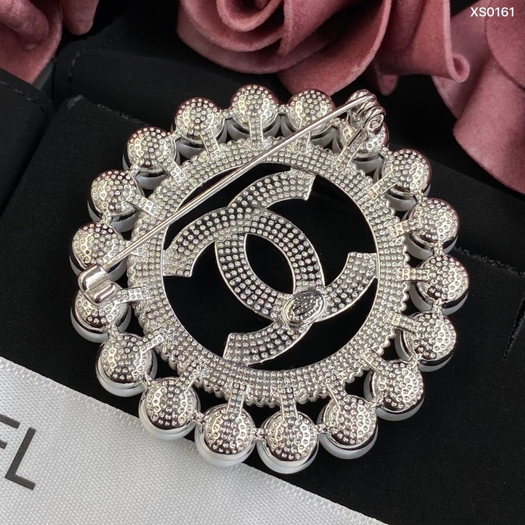 2023 Deluxe Pearl Circle Brooch