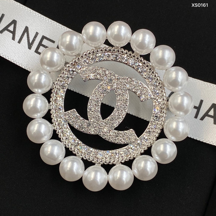 2023 Deluxe Pearl Circle Brooch