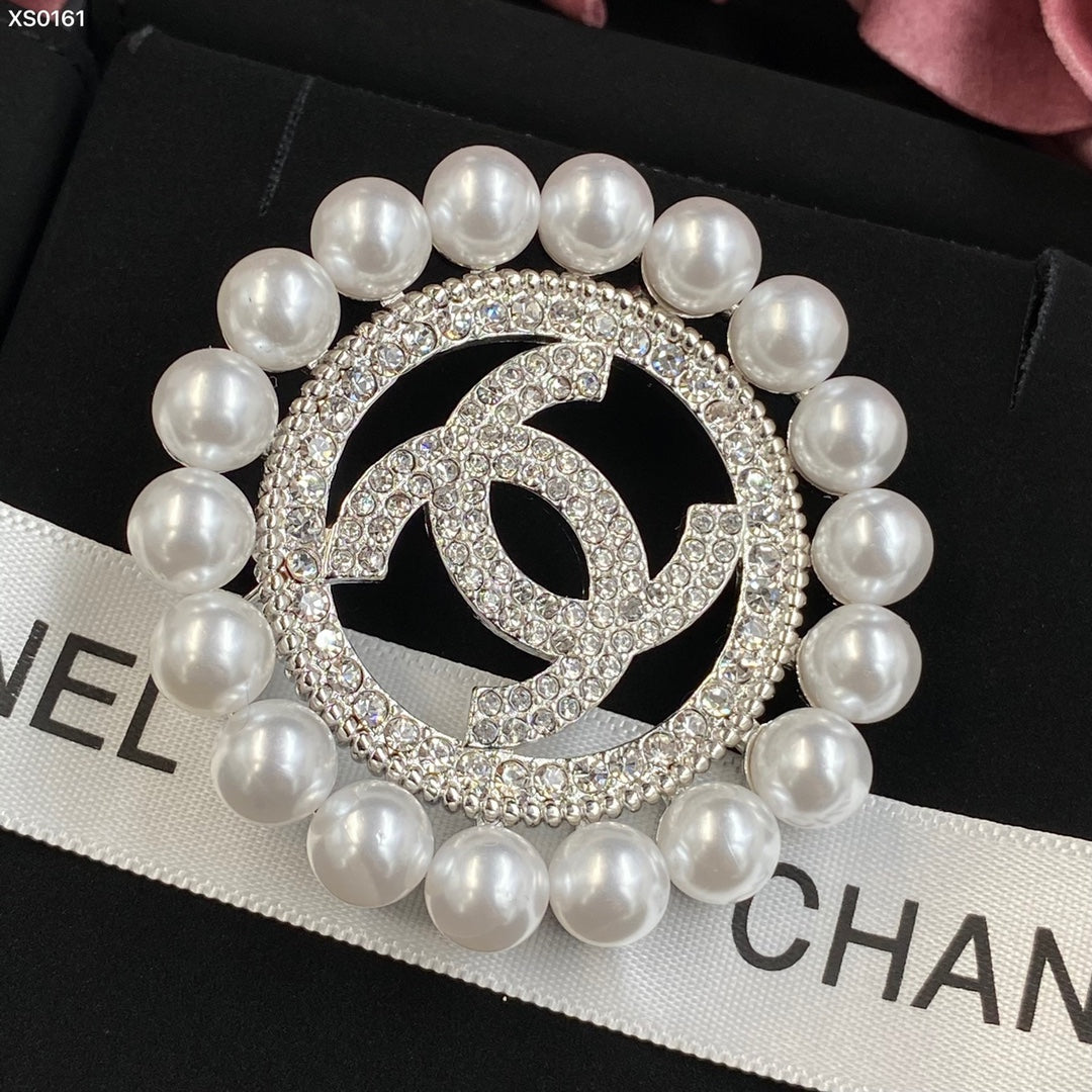 2023 Deluxe Pearl Circle Brooch